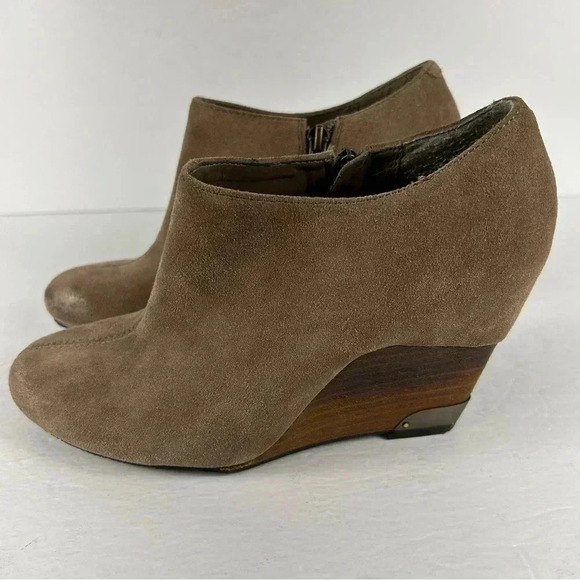 Vince Camuto wedge booties suede leather 8M *flaw - Picture 8 of 12